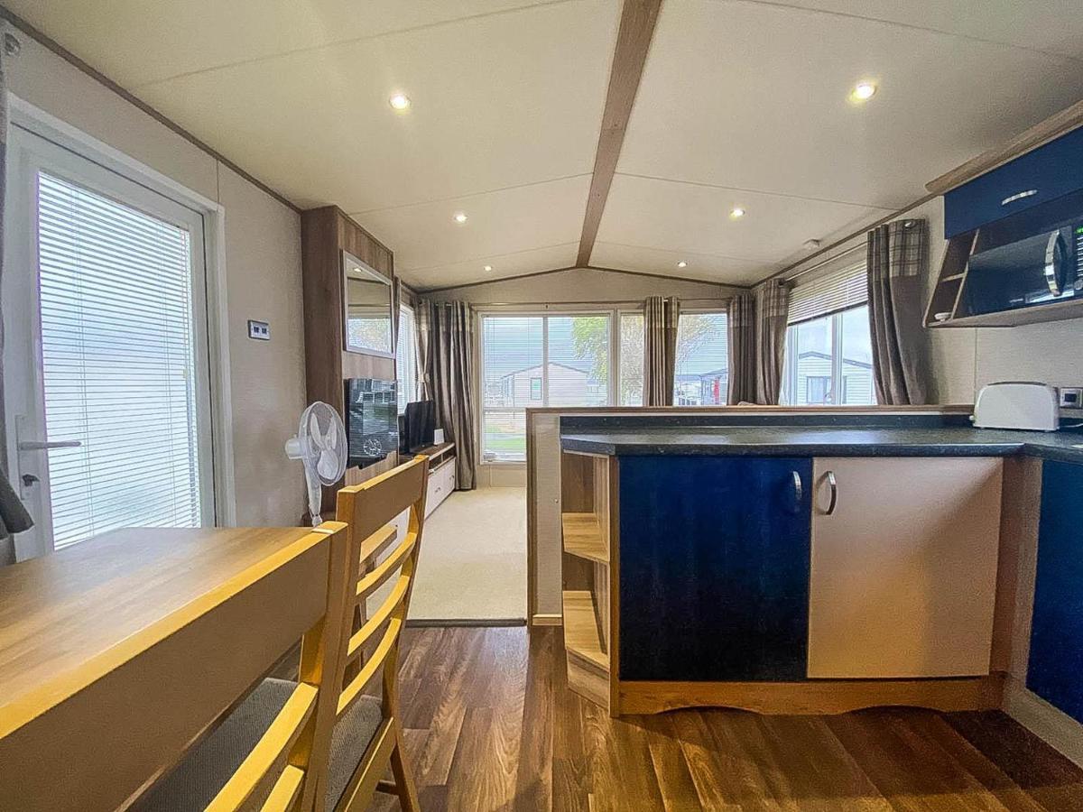 Lovely 6 Berth Caravan With Decking And Wifi In Kent, Ref 47017C Hotel วิทสเตเบิล ภายนอก รูปภาพ