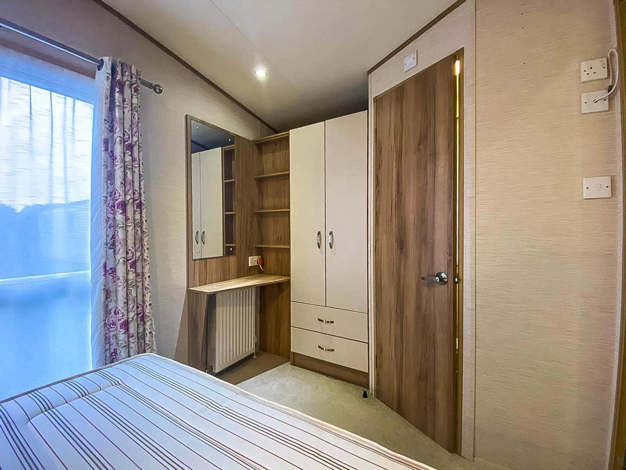 Lovely 6 Berth Caravan With Decking And Wifi In Kent, Ref 47017C Hotel วิทสเตเบิล ภายนอก รูปภาพ