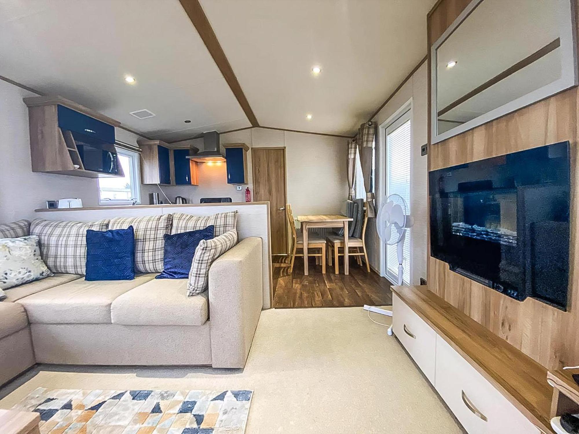 Lovely 6 Berth Caravan With Decking And Wifi In Kent, Ref 47017C Hotel วิทสเตเบิล ภายนอก รูปภาพ