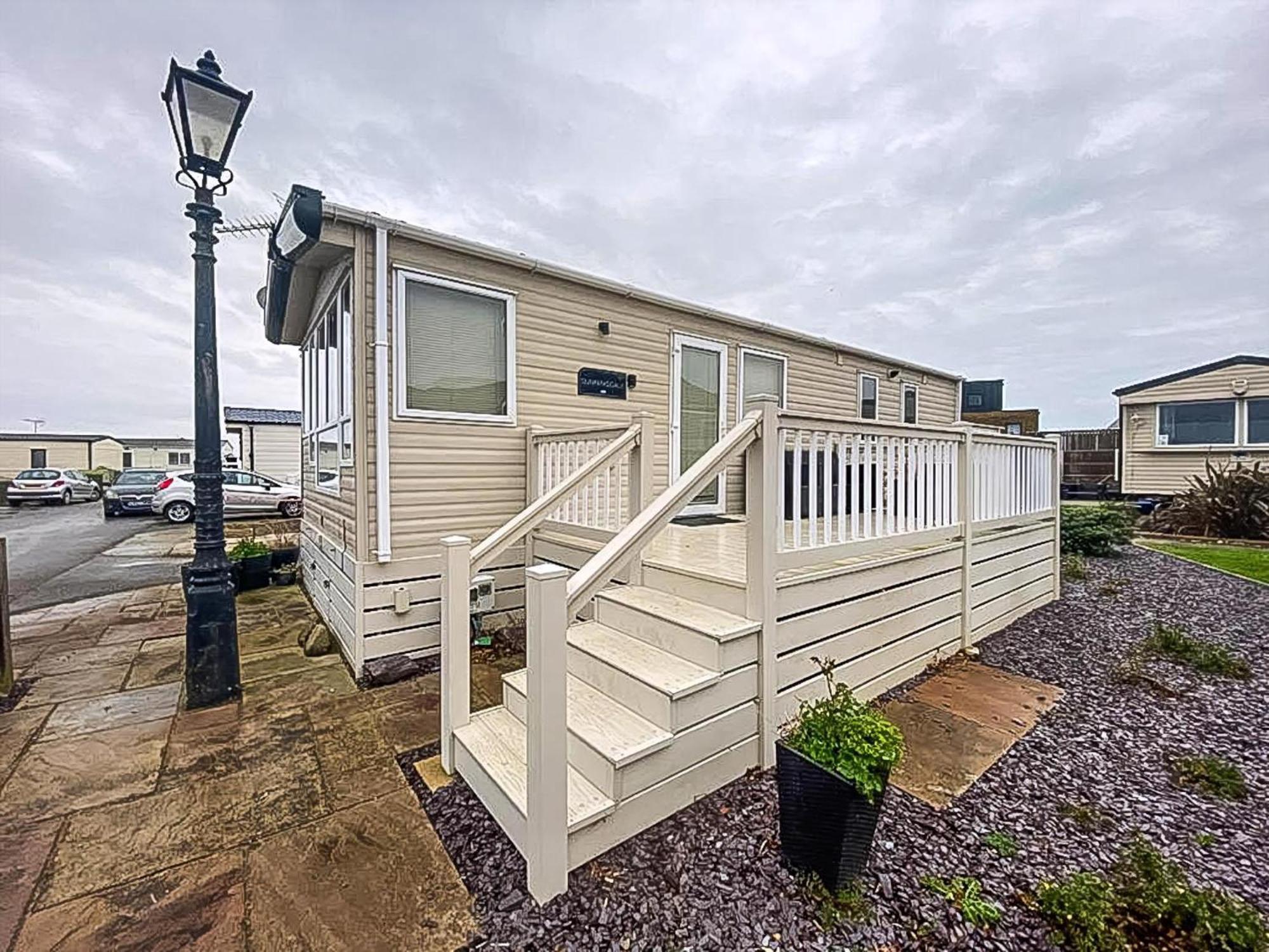 Lovely 6 Berth Caravan With Decking And Wifi In Kent, Ref 47017C Hotel วิทสเตเบิล ภายนอก รูปภาพ