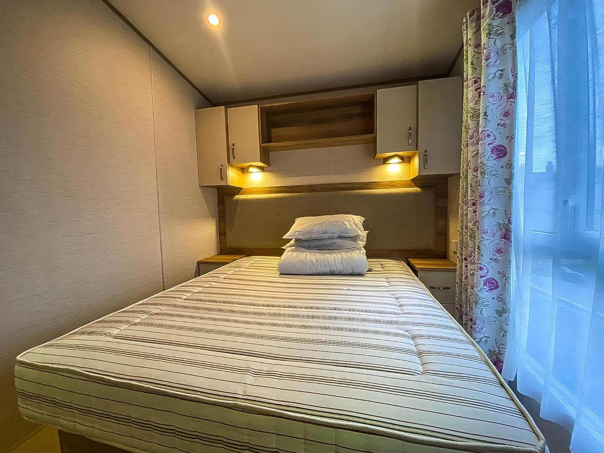 Lovely 6 Berth Caravan With Decking And Wifi In Kent, Ref 47017C Hotel วิทสเตเบิล ภายนอก รูปภาพ
